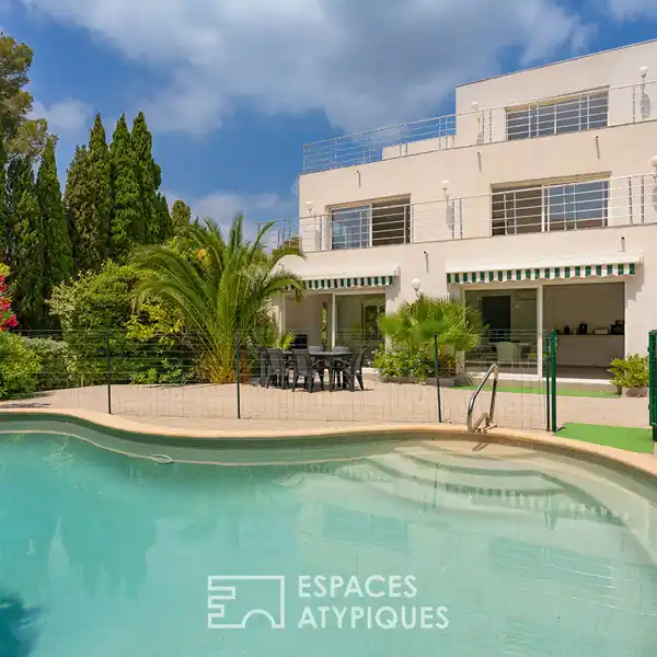 CONTEMPORARY VILLA CLOSE TO THE SEA