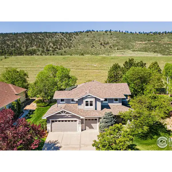 SINGULAR HOME IN THE BURNS RANCH AT QUAIL HOLLOW