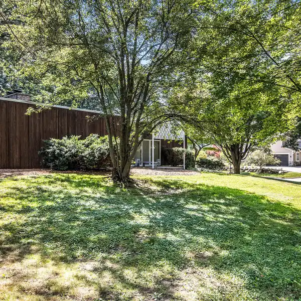 MID-CENTURY MODERN ARCHITECTURAL GEM