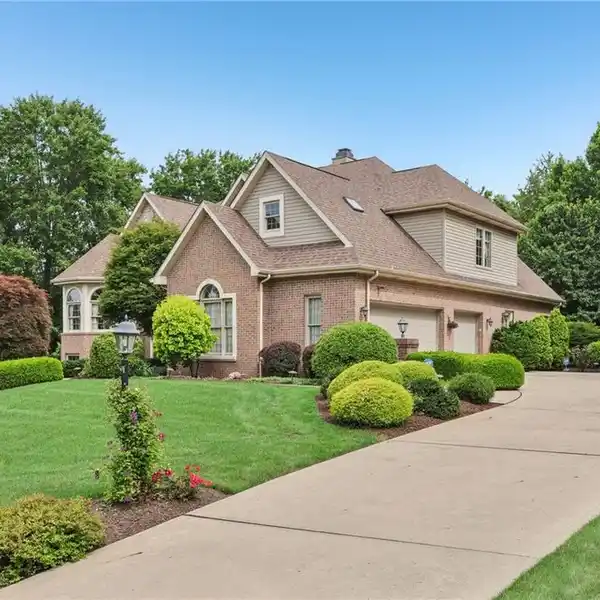 METICULOUSLY MAINTAINED SUNCREST HOME