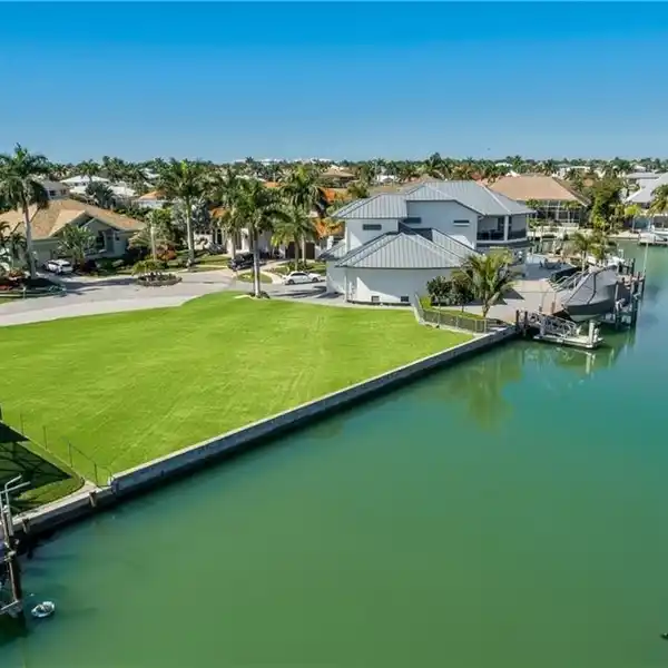 SPECTACULAR DIRECT ACCESS WATERFRONT HOMESITE