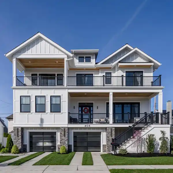 ELEGANT LIVING WITH MULTIPLE DECKS AND POOL