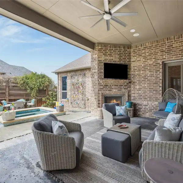 OPEN-CONCEPT CUSTOM HOME IN HIGHLAND OAKS