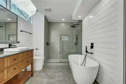 Newly Remodeled Home in the Exclusive Bridgeport Community