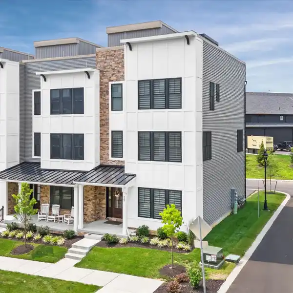 MOVE-IN-READY END-UNIT TOWNHOME IN TOWNS AT NEWTOWN WALK