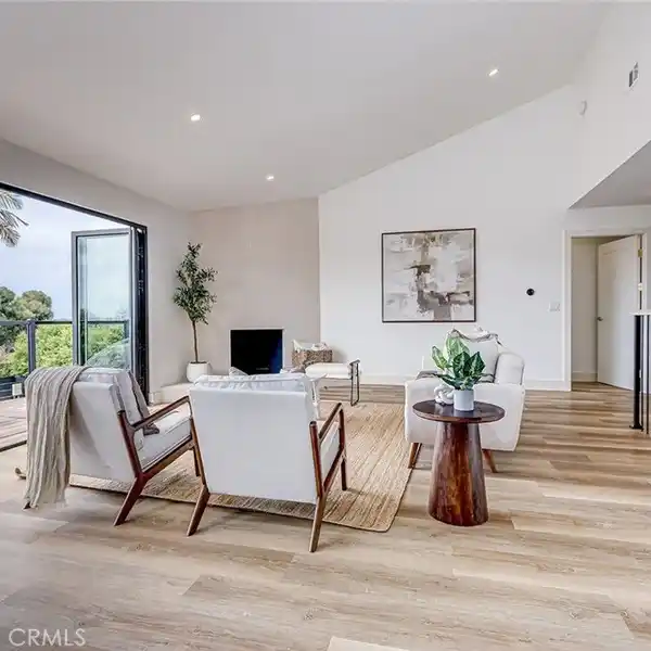 THE ULTIMATE IN SO CAL LIVING