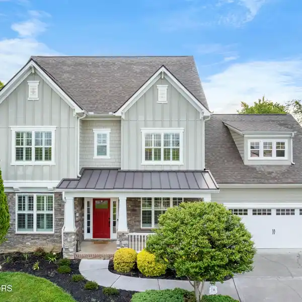 LUXURIOUS SANCTUARY IN FARRAGUT