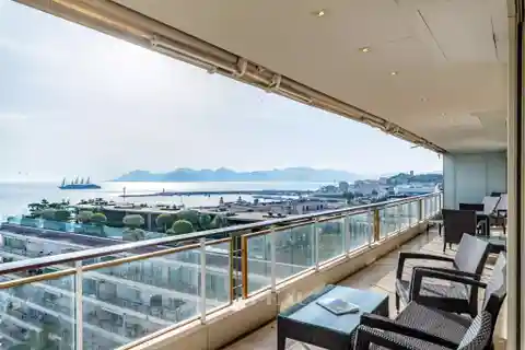 Magnificent Apartment in a Renowned Building