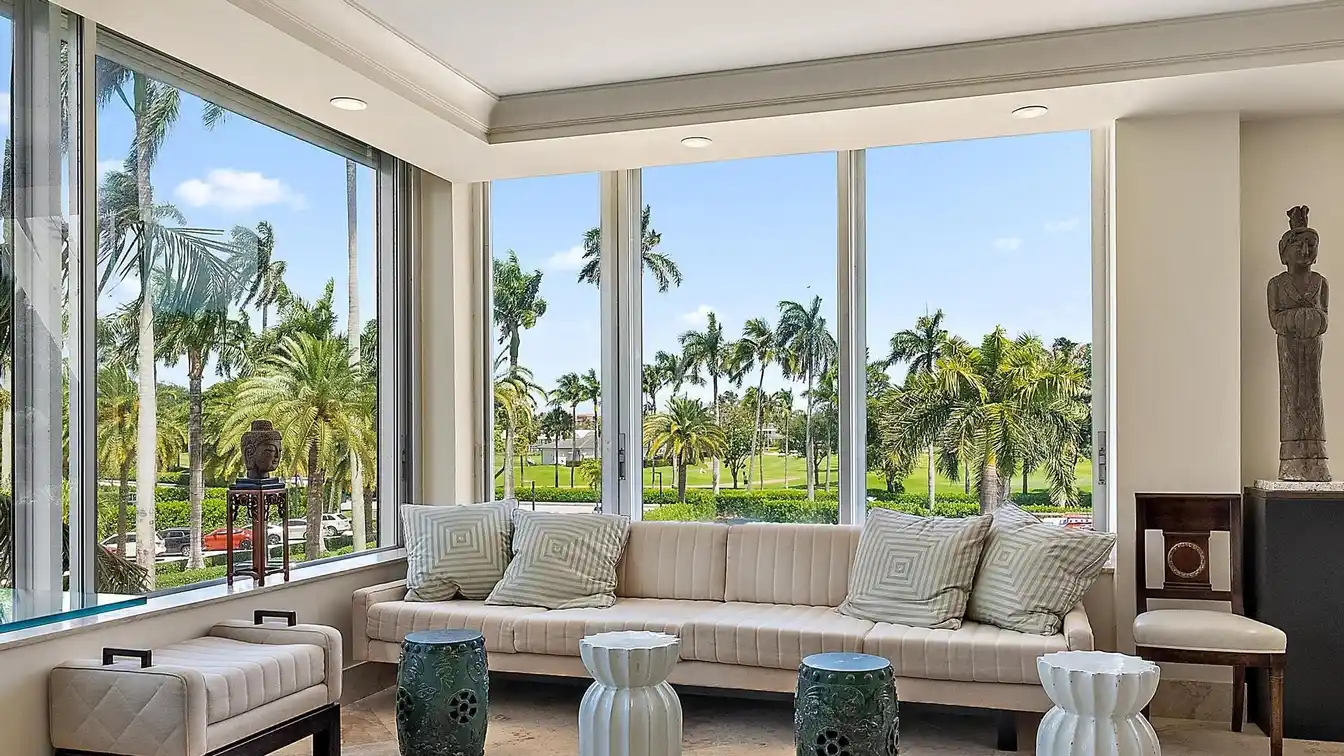 Lovely Condominium on Palm Beach Island