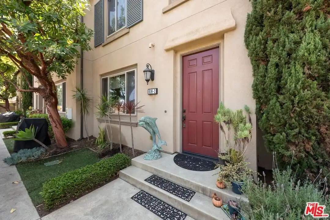 Gorgeous Well-appointed Townhome