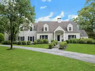 Charming Cape with Guest Cottage and Pool