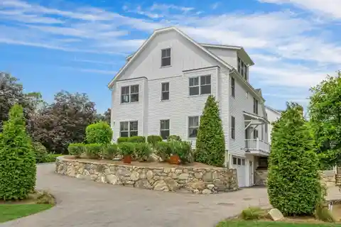 Elegant In-Town Living with Elevator Convenience