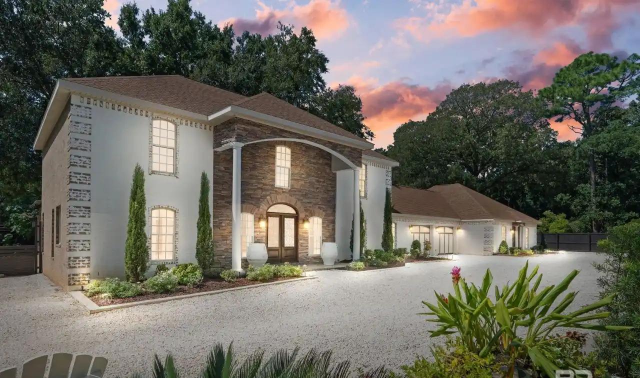 Elegant Fairhope Fruit and Nut District