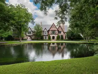 Extraordinary Estate on Unparalleled Grounds