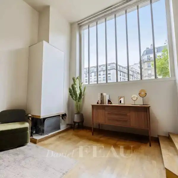 VOLUMINOUS DUPLEX APARTMENT