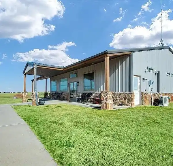 16-ACRE OASIS IN HORSE COUNTRY