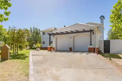 Seamless Style and Elegance