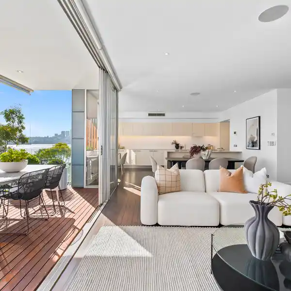 LUXURIOUS HARBOURFRONT LIVING