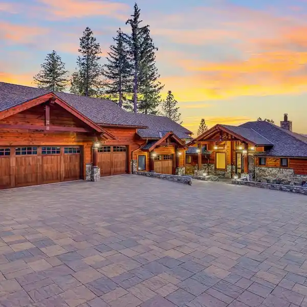 BRAND-NEW MOUNTAIN RETREAT