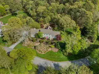 Spacious Contemporary Colonial Near Beach & Nature