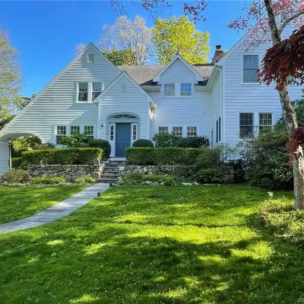 LOVELY STORYBOOK COLONIAL