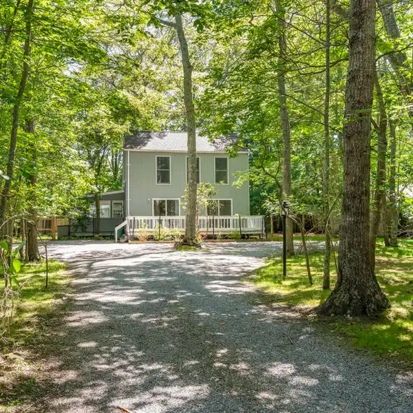 DELIGHTFUL HOME IN THE CLEARWATER BEACH ASSOCIATION