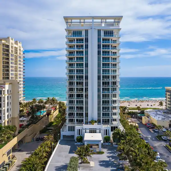 ULTRA-LUXURY CONDOMINIUM WITH AMAZING VIEWS