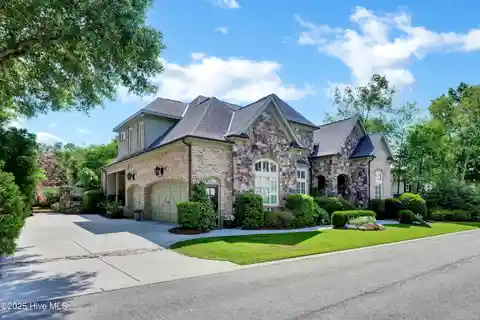 Luxury and Privacy in a Prime Location