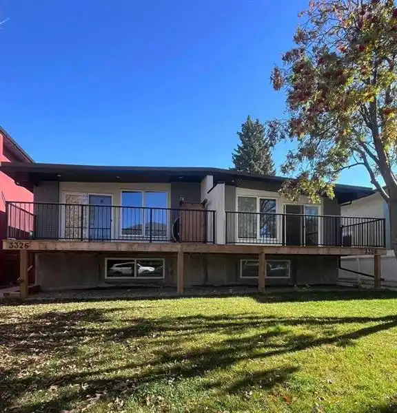 FULLY RENOVATED AND VERSATILE DUPLEX