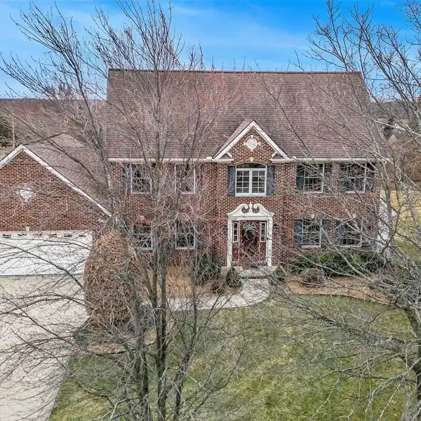 CUSTOM BEAUTY IN BRIARHILL