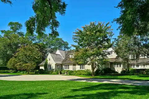Exquisitely Designed Estate Near Fabled Ocean Beaches