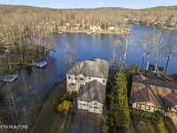 LAKEFRONT CRAFTSMAN IN FAIRFIELD GLADE RESORT COMMUNITY