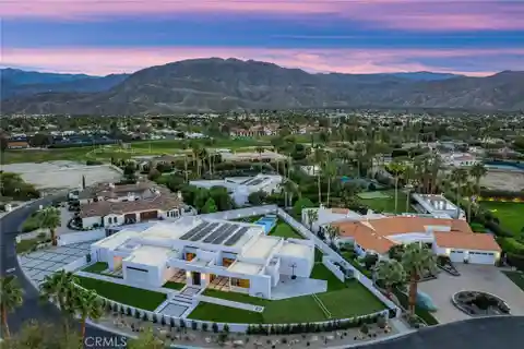 Modern Luxury in Prestigious Clancy Lane Estates