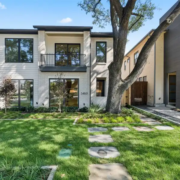 TIMELESS DESIGN MEETS MODERN COMFORT IN SOUGHT-AFTER EAST DALLAS