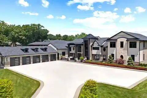 New Construction Luxury Estate on Cass Lake