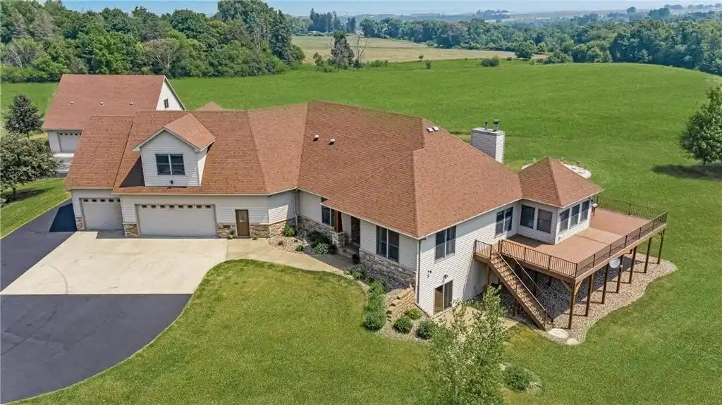 Unbelievable Home with a One-of-a-kind Setting