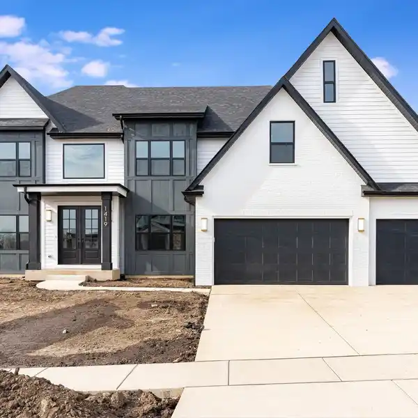 STUNNING NEW CONSTRUCTION IN DERBY PINES