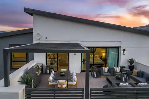 Penthouse Villa Overlooking Paseo