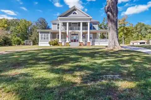 Timeless Beauty Retreat with Pond Views