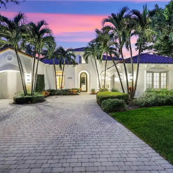 STUNNING ESTATE WITH SOARING CEILINGS