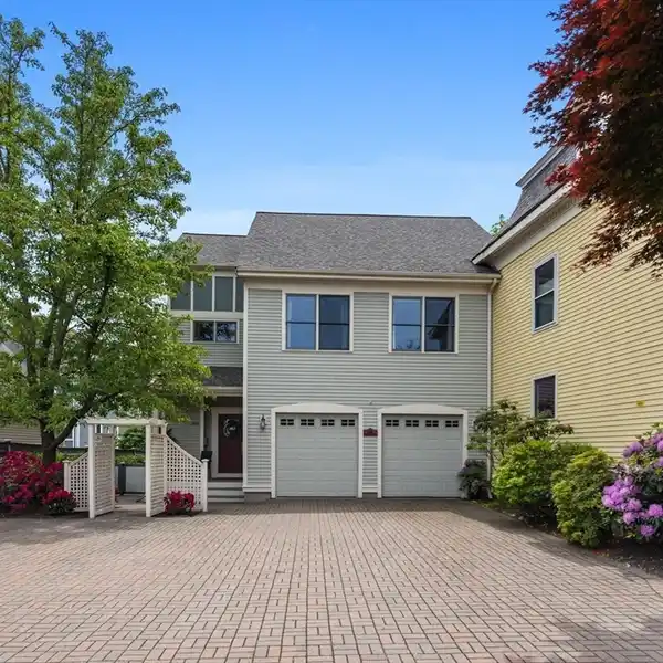 ENTERTAINER’S DREAM WITH VAULTED GREAT ROOM