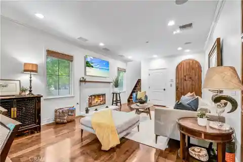 End-unit Townhouse-style Condo in the Foothills