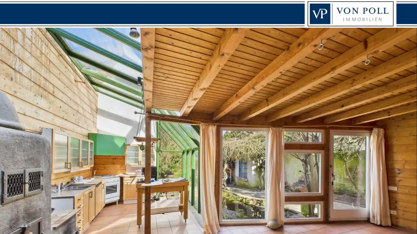 Historic Charm Meets Creative Freedom – Listed Semi-detached House with Studio