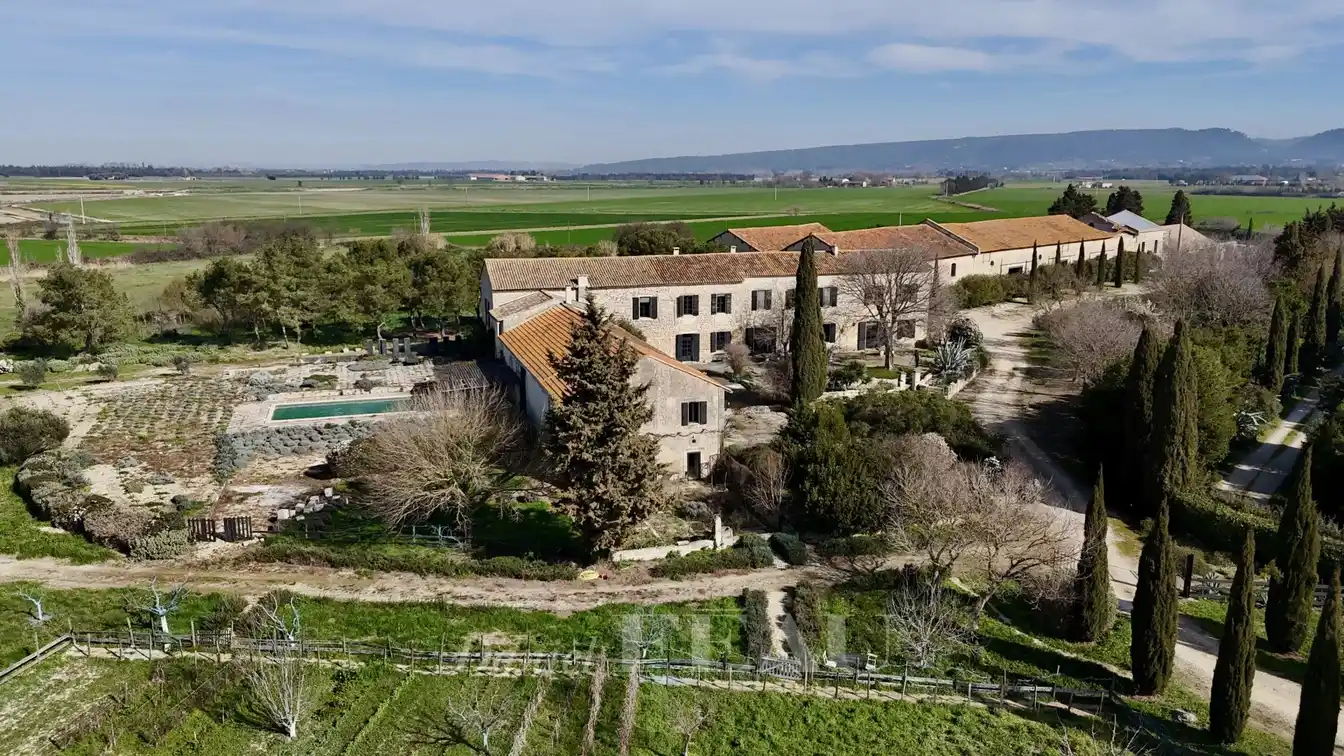 Amazing Compound in a Beautiful Setting