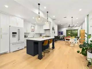 Gorgeous Jewel Box in a Boutique Community