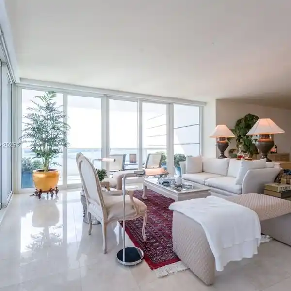 ELEGANT CORNER CONDO WITH SWEEPING BAY VIEWS