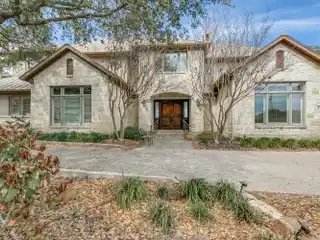 Exquisite Estate in Lincoln Heights