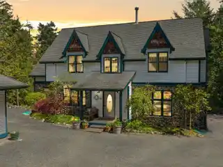 Storybook Cottage in the Heart of San Juan Island