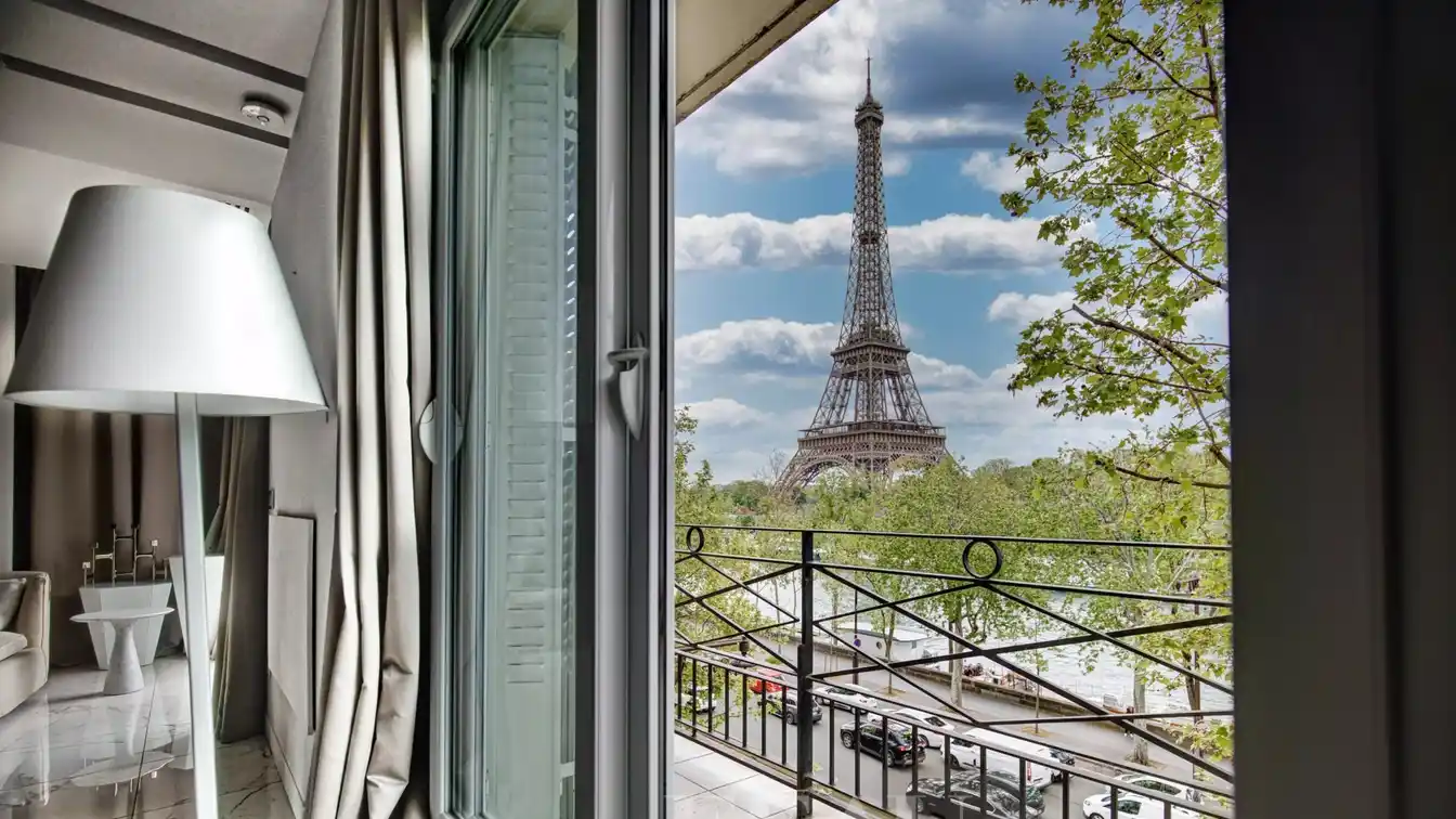 Exceptional Apartment on Avenue De New York