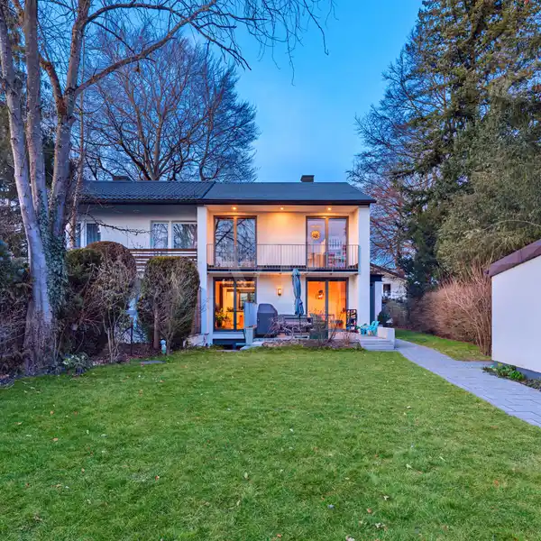 TRADITIONAL ARCHITECTURE WITH MODERN COMFORT